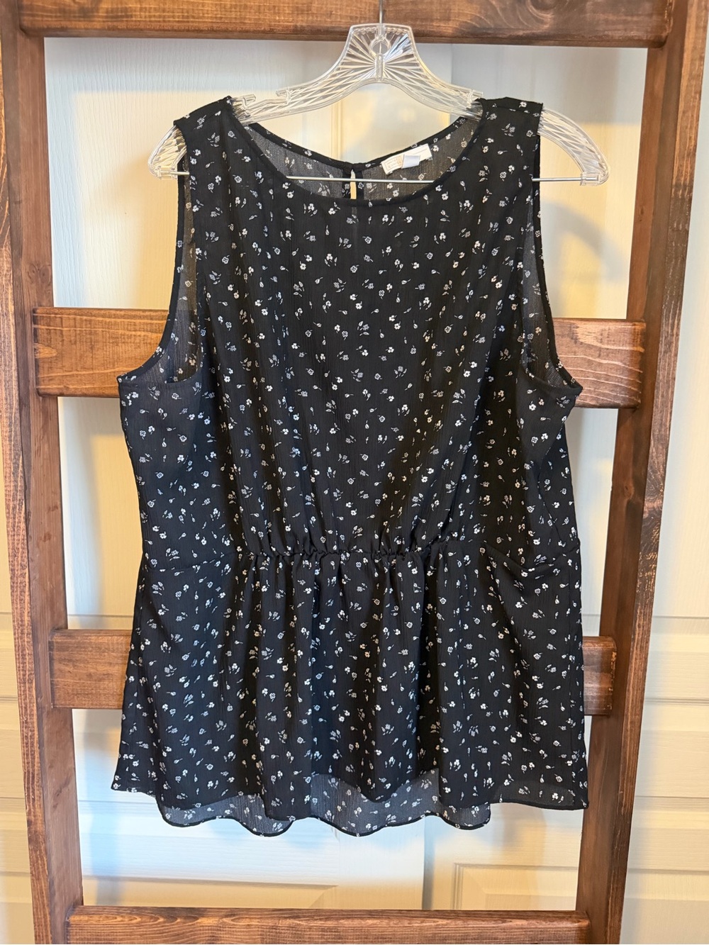 14th & Union Black Sleeveless Floral Peplum Tunic